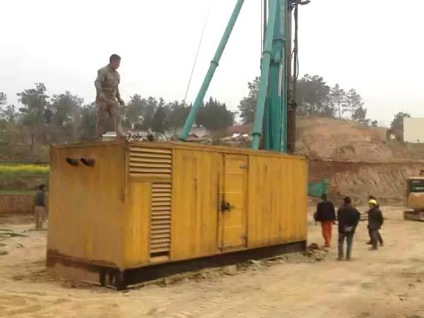 东阿如何判断水冷式机油散热器密封件是否需要更换？